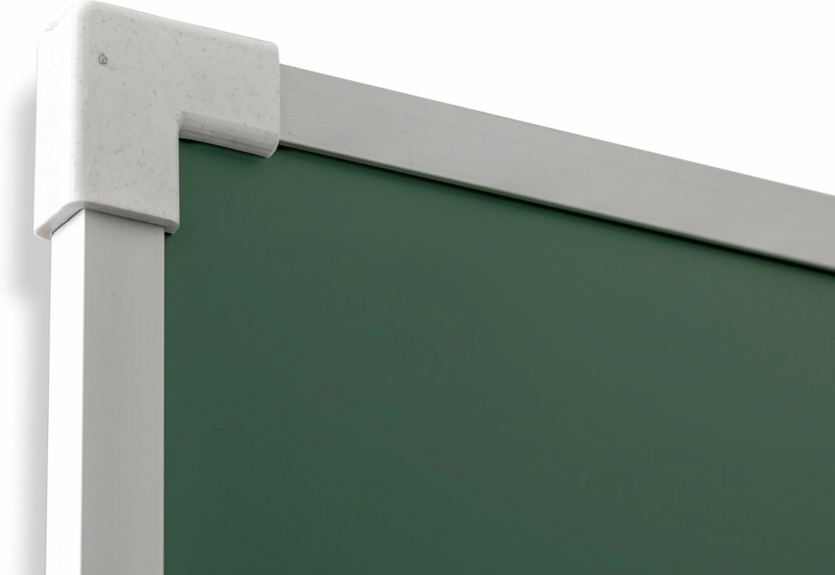 уголок пластик